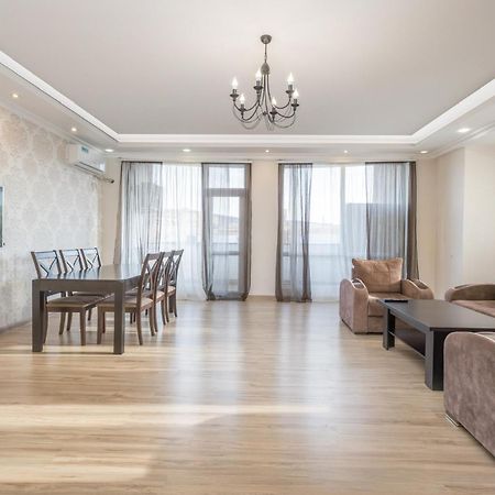 2 Bedrooms 2 Bathrooms Large And Lux Apartment Best Location Erevan Exterior foto