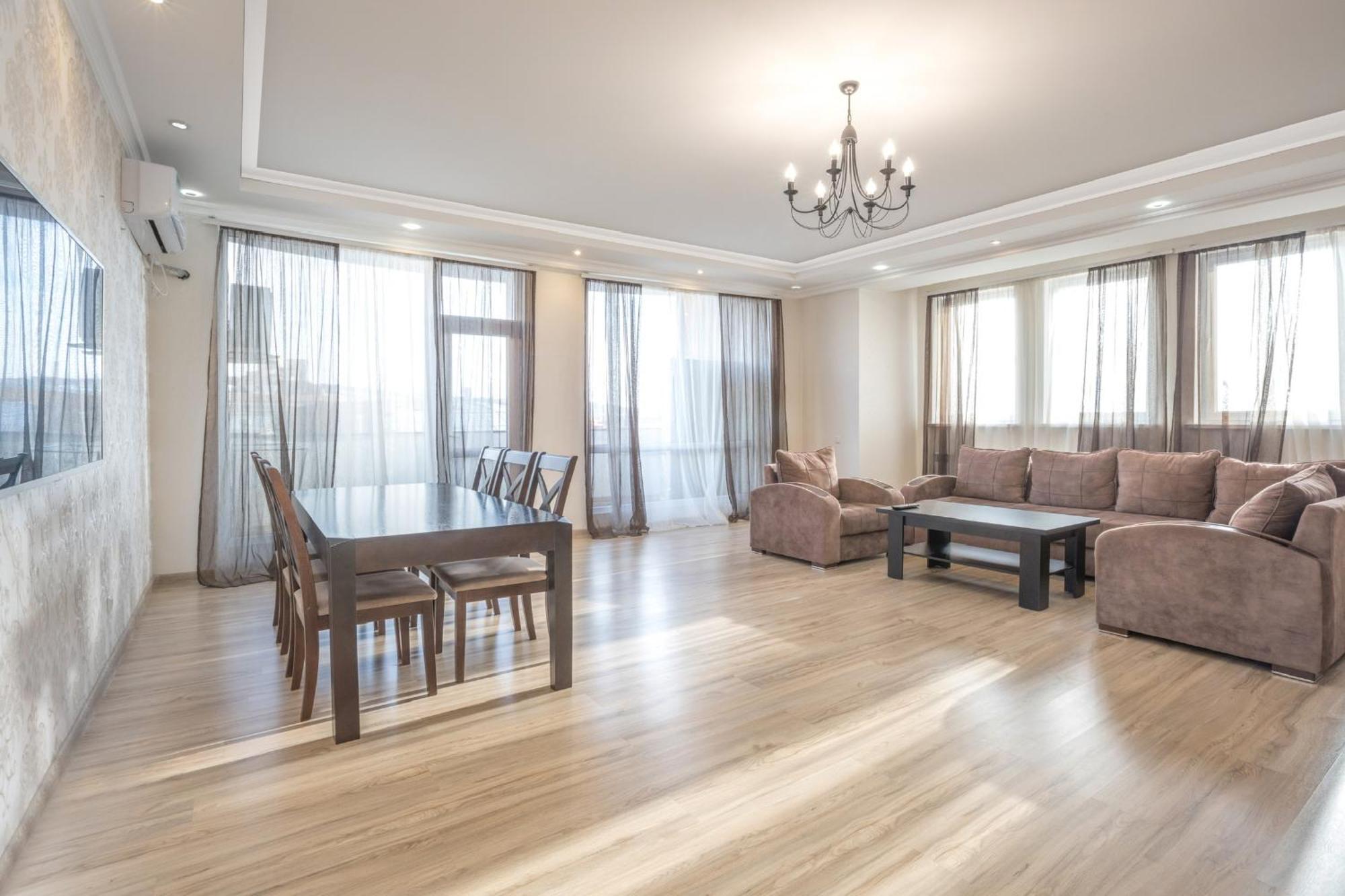 2 Bedrooms 2 Bathrooms Large And Lux Apartment Best Location Erevan Exterior foto